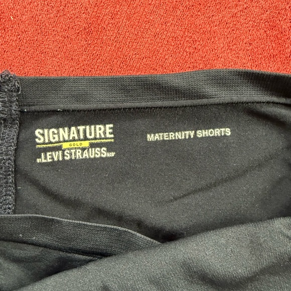 Levi's Signature Gold Maternity Shorts ~ Size Small.  Like New Condition - Picture 4 of 12